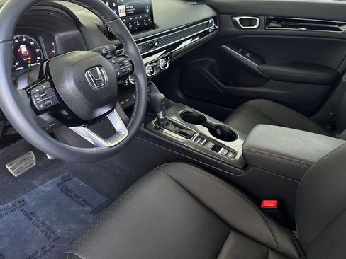 Used 2025 Honda Civic Sport Touring image 4