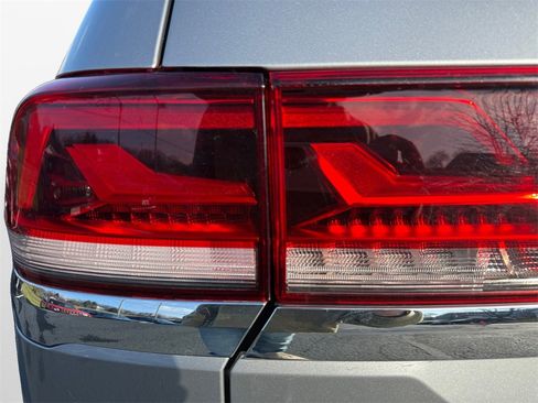 Used 2025 Volkswagen Atlas SE image 21