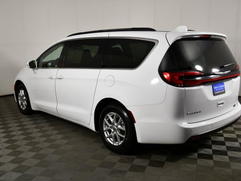 Used 2022 Chrysler Pacifica Touring-L FWD image 8