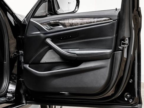 Used 2018 BMW M550i xDrive image 39