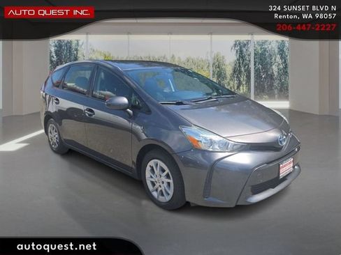 Used 2017 Toyota Prius V Two w/ Carpet Mat Package FWD image 3