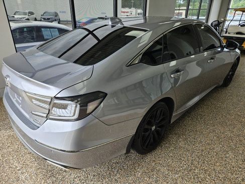 Used 2022 Honda Accord Touring image 2