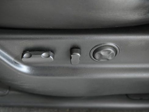 Used 2009 Cadillac Escalade AWD image 25