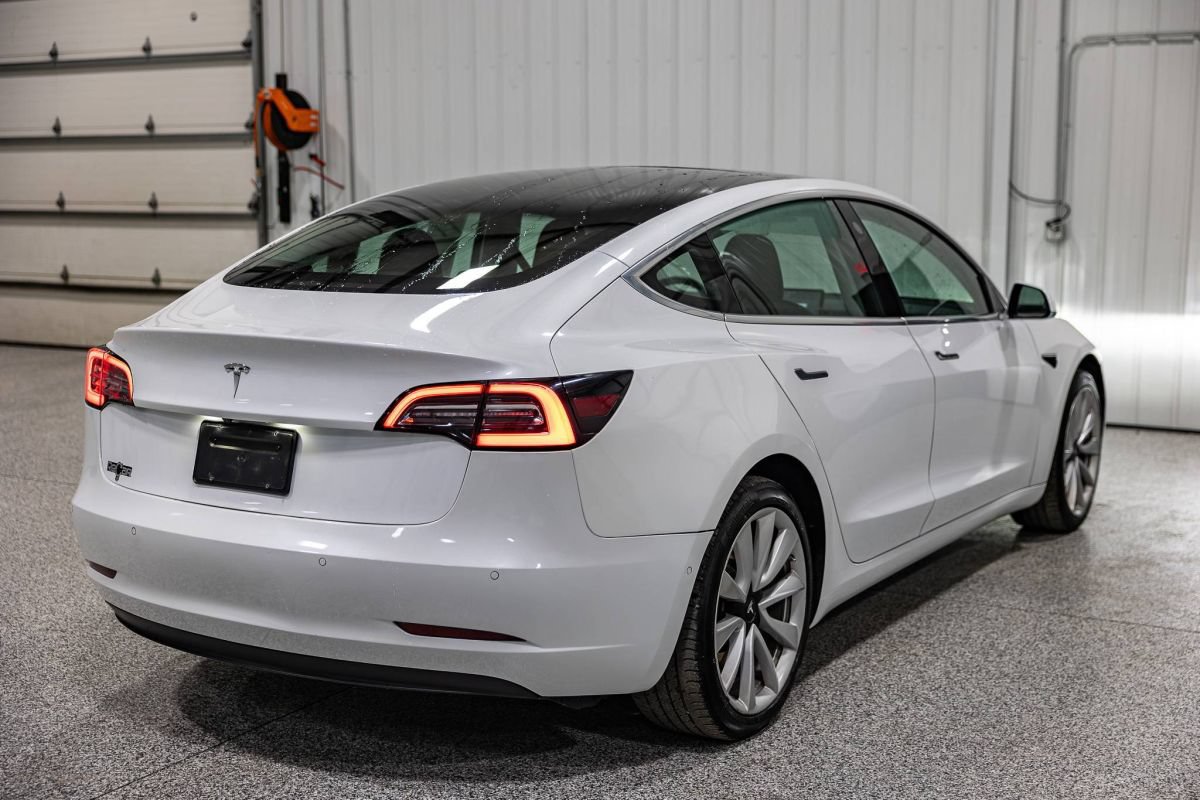 Used 2019 Tesla Model 3 Mid Range RWD image 3