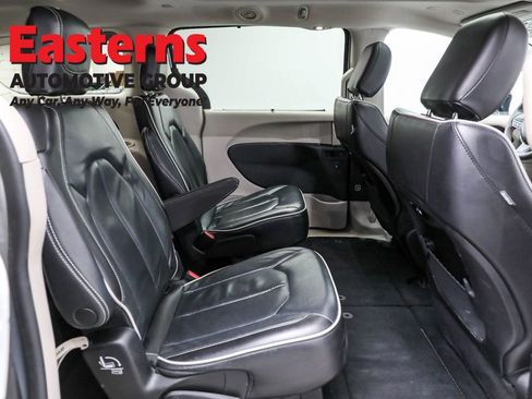 Used 2023 Chrysler Pacifica Limited image 27