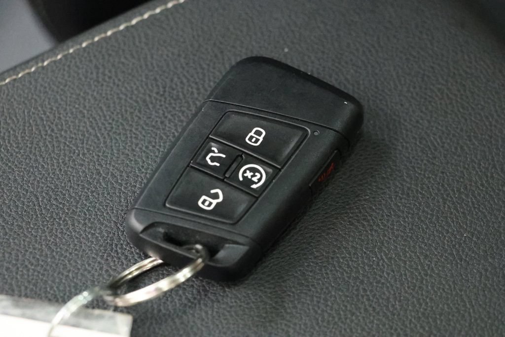 Used 2024 Volkswagen Taos SEL AWD/4WD image 36