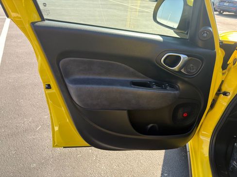 Used 2017 FIAT 500L Trekking FWD image 11