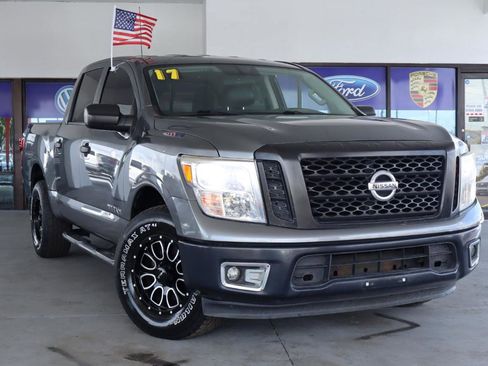 Used 2017 Nissan Titan S image 2