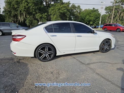 Used 2017 Honda Accord Sport image 7