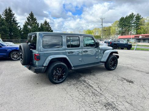 Used 2024 Jeep Wrangler Sahara w/ Technology Group AWD/4WD image 7