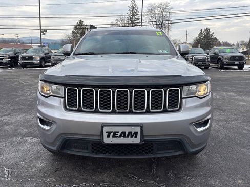 Used 2017 Jeep Grand Cherokee Laredo image 2