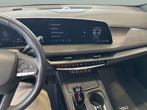 Used 2024 Cadillac XT4 Premium Luxury image 10