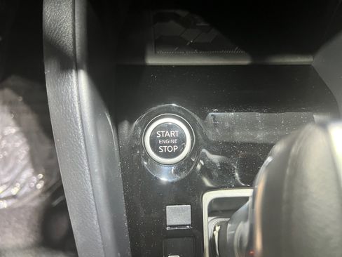 New 2025 Nissan Versa SR w/ Trunk Package image 30