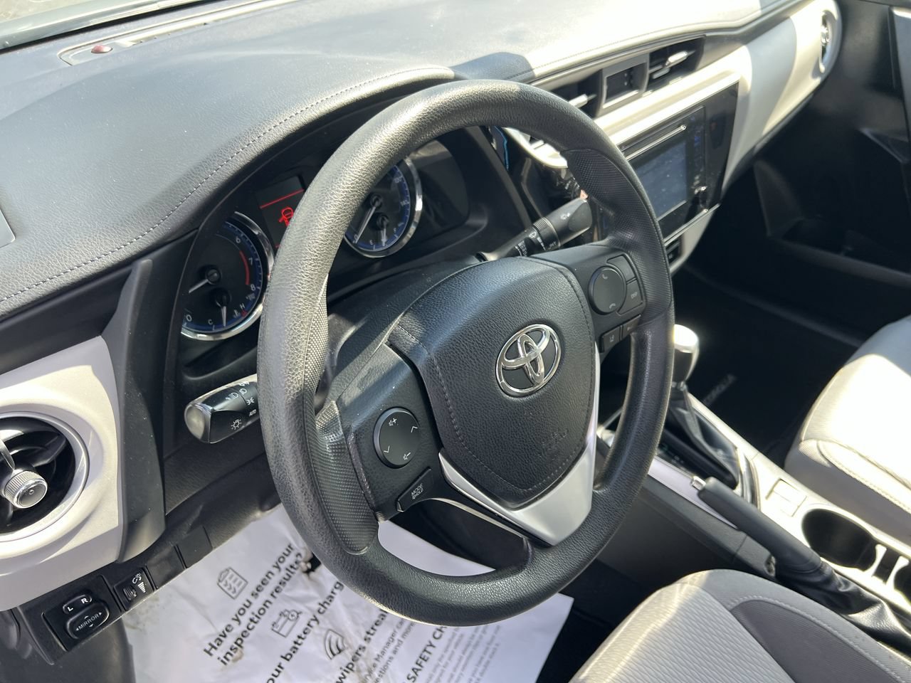 Used 2018 Toyota Corolla LE FWD image 18