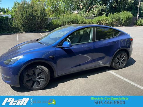 Used 2024 Tesla Model Y Long Range RWD image 4