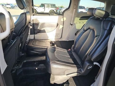 Used 2024 Chrysler Pacifica Touring-L FWD image 26