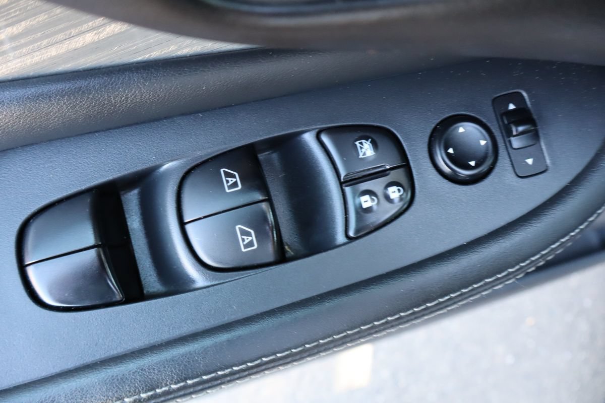 Used 2016 Nissan Murano SV AWD/4WD image 27