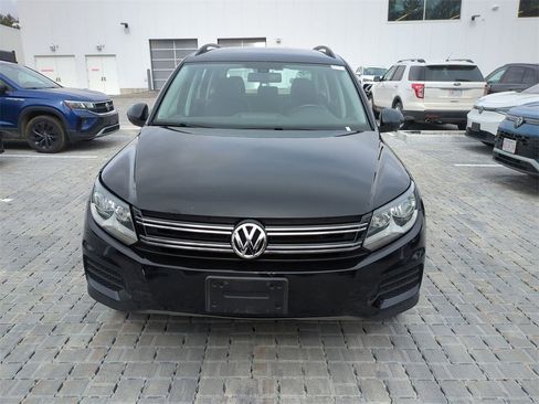 Used 2017 Volkswagen Tiguan S image 8