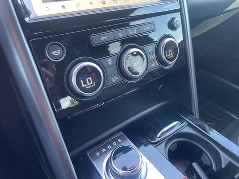 Used 2020 Land Rover Discovery HSE Luxury image 16