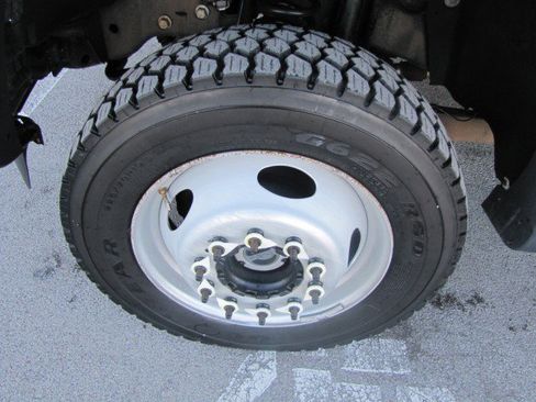 Used 2011 Ford F550 4x4 Crew Cab Super Duty w/ Payload Upgrade Pkg image 18