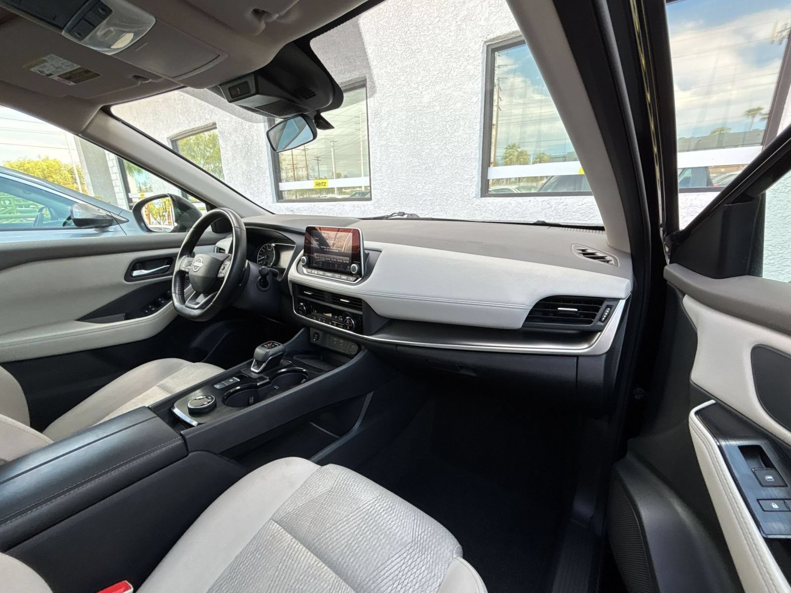 Used 2025 Nissan Rogue SV AWD/4WD image 9