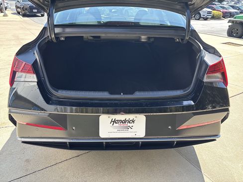 Used 2024 Hyundai Elantra Limited FWD image 29