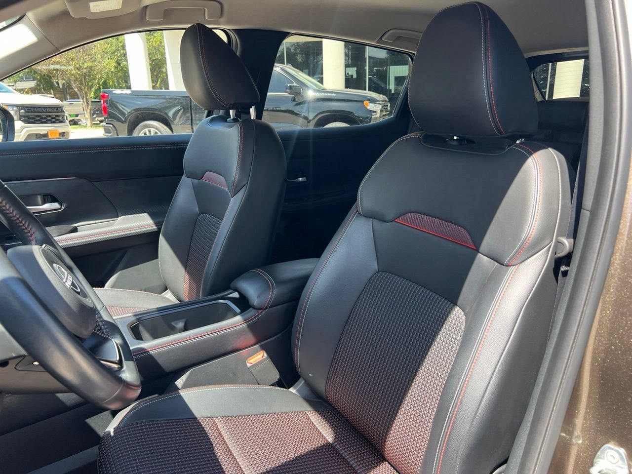 Used 2025 Nissan Kicks SR AWD/4WD image 10