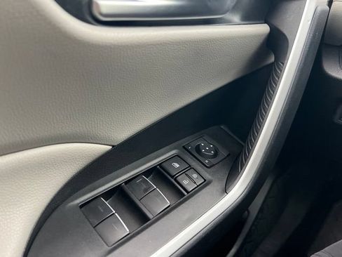 Used 2025 Toyota RAV4 XLE FWD image 20