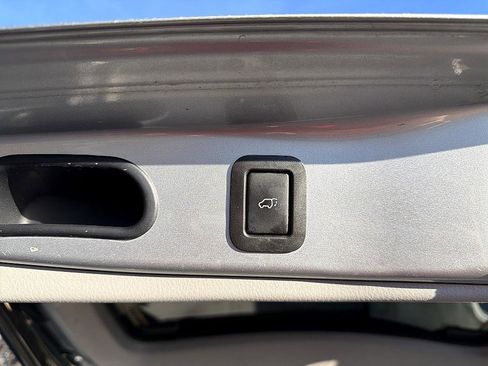 Used 2015 Toyota Highlander XLE image 12