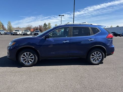 Used 2017 Nissan Rogue SV image 4