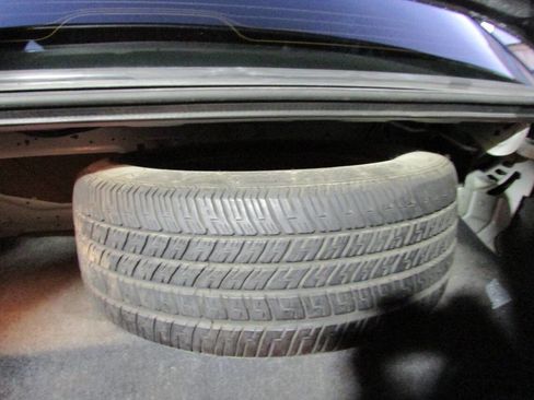 Used 2005 Ford Crown Victoria Police Interceptor image 25