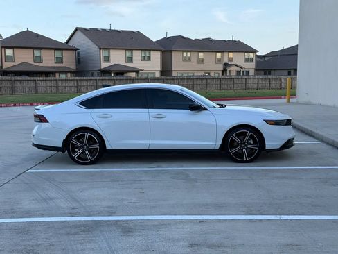 Used 2025 Honda Accord Sport image 8