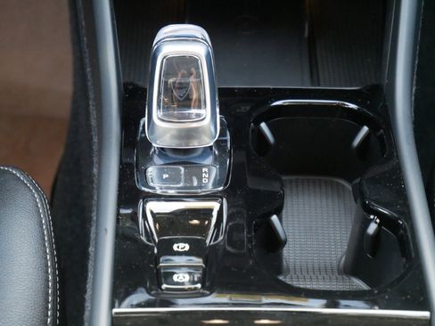 New 2026 Volvo XC40 B5 Ultra w/ Climate Package image 9