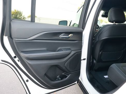 New 2026 Jeep Grand Cherokee Laredo RWD image 31
