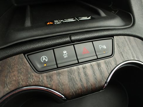Used 2022 GMC Acadia Denali w/ Denali Ultimate Package AWD/4WD image 50