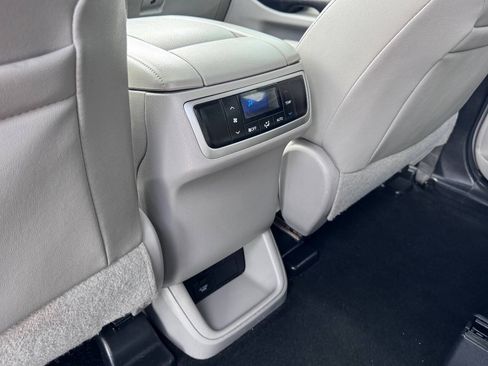 Used 2017 Toyota Highlander XLE FWD image 17