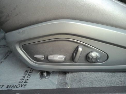 Used 2023 Porsche Taycan w/ Premium Package image 20