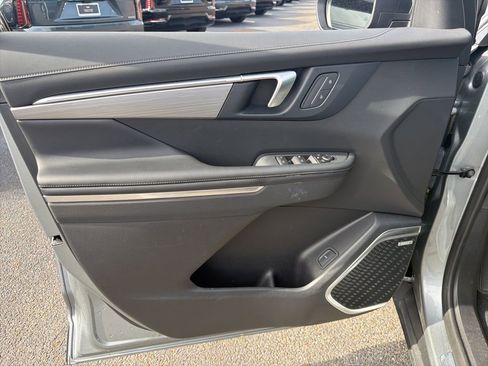 Used 2025 Buick Enclave Preferred image 56