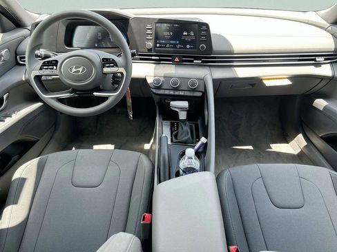 New 2026 Hyundai Elantra SE FWD image 17