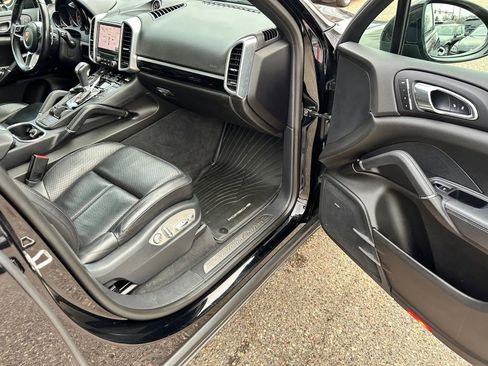 Used 2017 Porsche Cayenne image 19