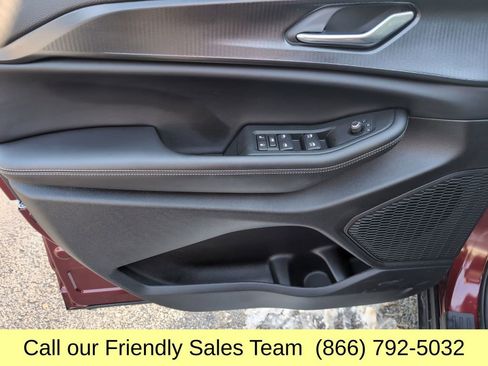 Used 2025 Jeep Grand Cherokee Altitude image 13