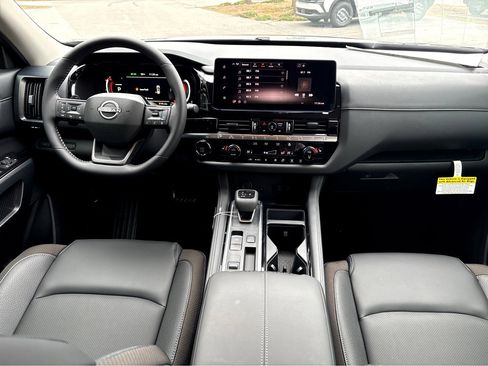 New 2026 Nissan Pathfinder SL image 4