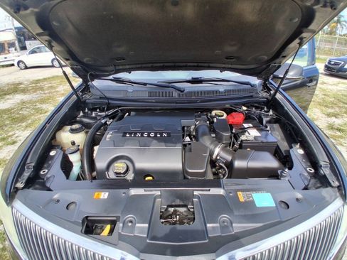 Used 2013 Lincoln MKT AWD image 24