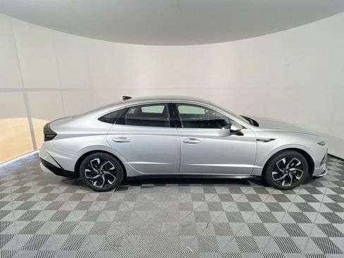 Used 2024 Hyundai Sonata SEL FWD image 2
