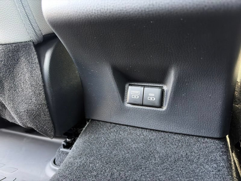 Used 2025 Toyota Camry SE w/ Convenience Package AWD/4WD image 17