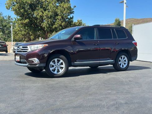 Used 2012 Toyota Highlander SE FWD image 1