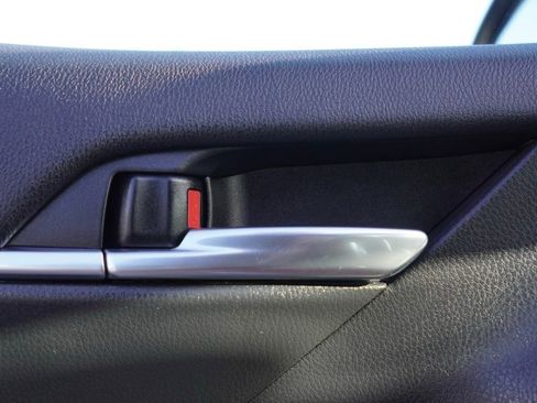 Used 2024 Toyota Camry SE image 11