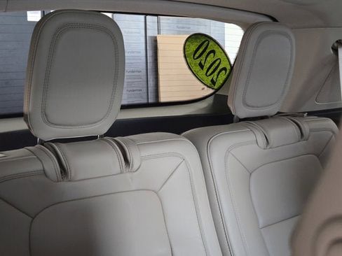 Used 2020 Lincoln Aviator Reserve w/ Equipment Group 202A image 11