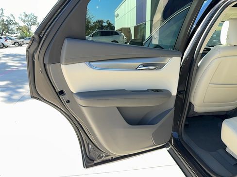 Used 2019 Cadillac XT5 Luxury w/ LPO, Radiant Package image 14