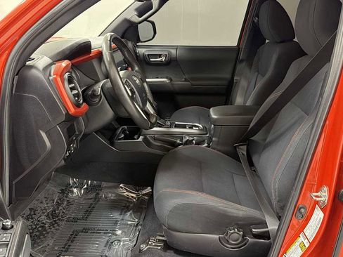 Used 2018 Toyota Tacoma TRD Sport image 13